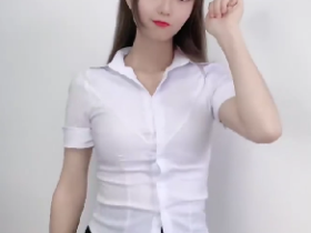 甜美少女跳舞260108